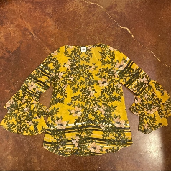 Ladies Yellow Floral Cabi Blouse - Picture 1 of 3